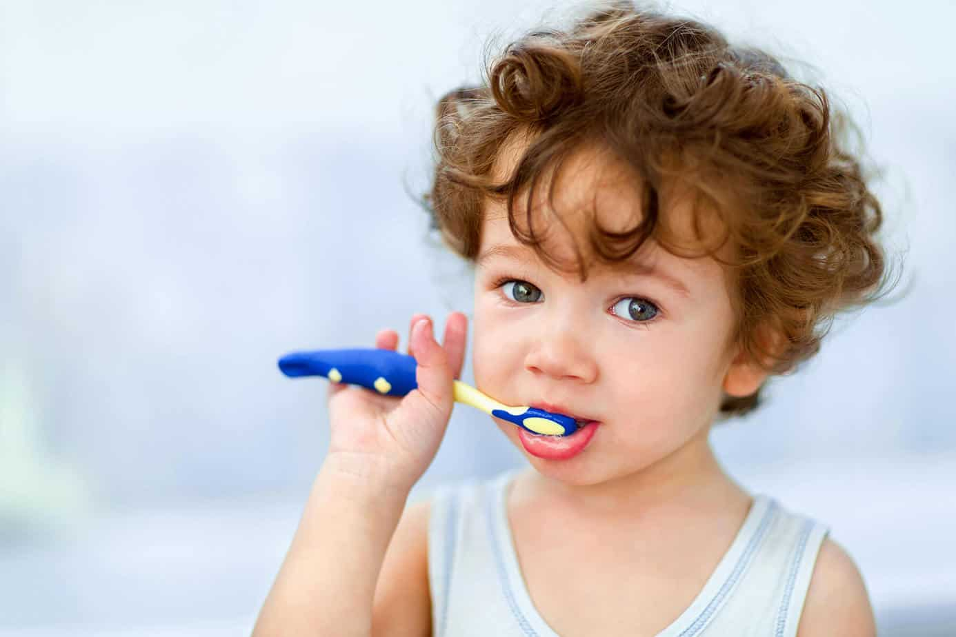 Учим правильно чистить зубы